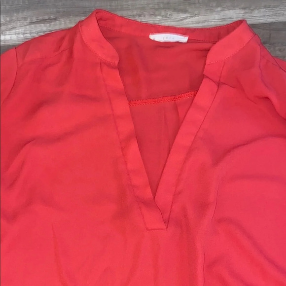 💜 Red Relaxed Cuffed Sleeve Blouse - Picture 3 of 5